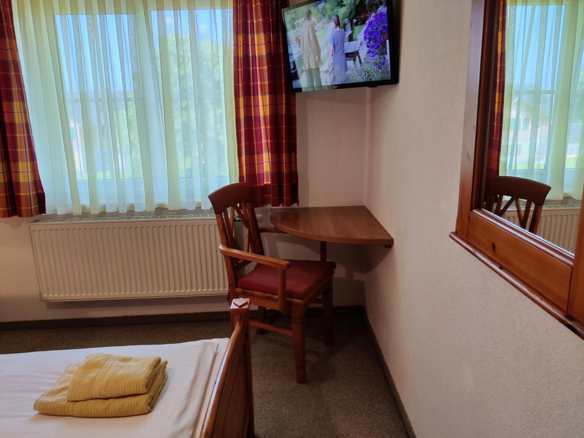 Pension Holzapfel Sankt Georgen im Attergau Exterior foto